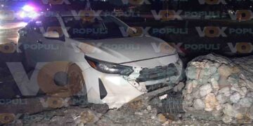 Conductor termina lesionado tras subir a una rotonda en Ciudad Victoria, Tamaulipas