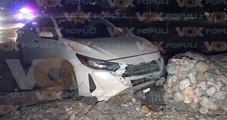 Conductor termina lesionado tras subir a una rotonda en Ciudad Victoria, Tamaulipas