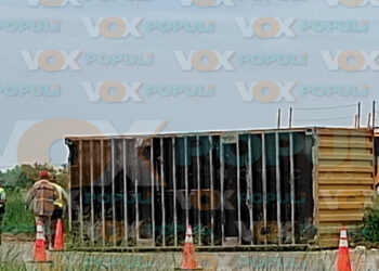 Contenedor cae de tráiler y provoca cierre vial en Altamira, Tamaulipas