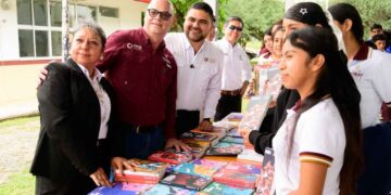 ITCA entrega de libros