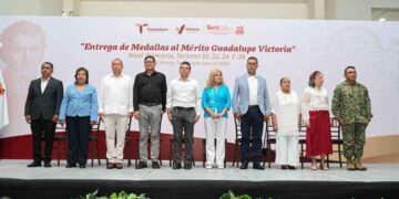 Distingue Ayuntamiento a niños y maestros de excelencia con la medalla Guadalupe Victoria