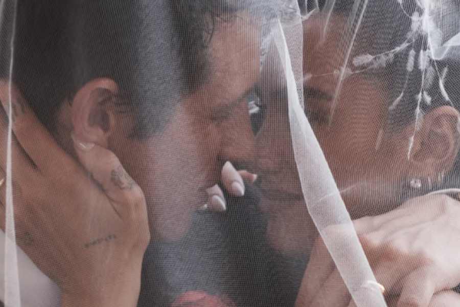 Dua Lipa comparte fotos inéditas de su boda religiosa con Callum Turner