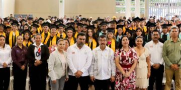 Egresan especialistas UAM Mante