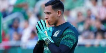 El futbolista del América apoyó al equipo y evitó elegir favorito en la portería