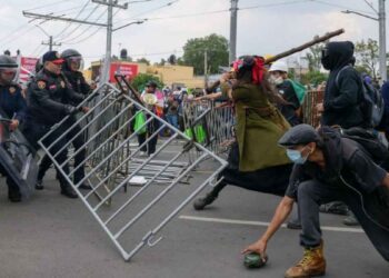 Encapuchados causan disturbios afuera del Estadio Ciudad de México