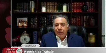 Enrique Inzunza vuelve a sesión del Senado tras meses de ausencia