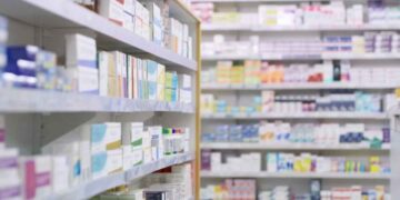 Etiquetado en medicamentos del sector salud busca frenar robos y reventa, asegura Sheinbaum