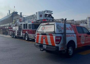 Evacúan a 522 trabajadores por incendio en la empresa John Deere en San Pedro, NL
