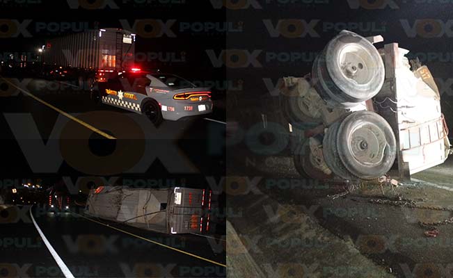Evita choque frontal, se desprende caja de tráiler y vuelca en la Rumbo Nuevo Victoria