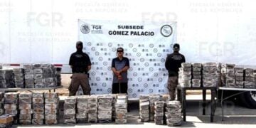 FGR asegura metanfetamina escondida entre un cargamento de jícamas en Durango