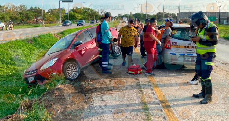 Familia queda cerca de volcar tras fuerte choque en Altamira, Tamaulipas