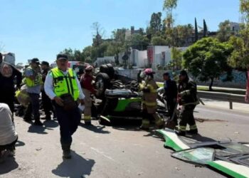 Fuerte choque entre unidades de transporte deja 15 heridos en la autopista México-Pachuca