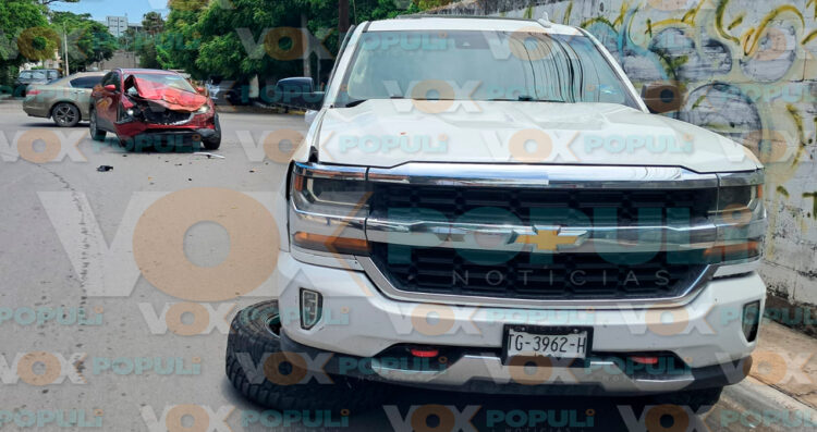 Fuerte choque por omisión de alto deja lesionados en Ciudad Victoria, Tamaulipas