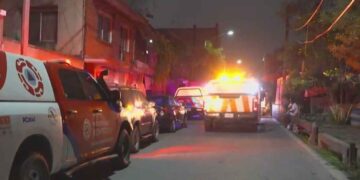 Fuerte incendio consume tejabán en Monterrey, Nuevo León