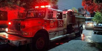 Fuerte incendio en vivienda deja un muerto y cinco heridos en Guadalupe, Nuevo León