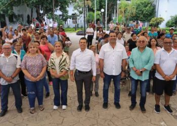 Gattás paquetes alimentarios a familias