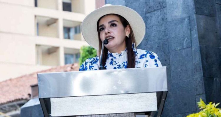 Grecia Quiroz dedica mensaje por el Día del Padre a Carlos Manzo