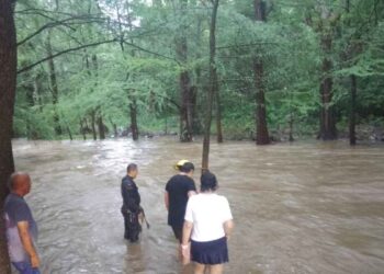 Los Troncones niño atrapado