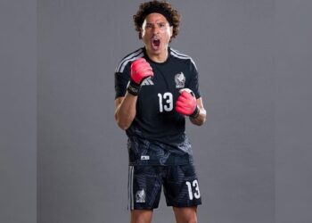 Guillermo Ochoa titular México