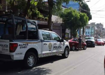 Hallan a hombre sin vida con signos de violencia en calles de la Ciudad de México