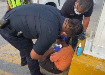 Hombre pasado de copas cae de su propia altura y termina con fuerte herida en Nuevo Laredo, Tamaulipas