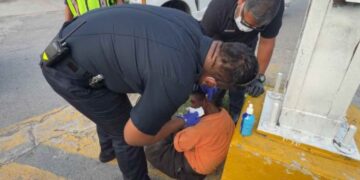 Hombre pasado de copas cae de su propia altura y termina con fuerte herida en Nuevo Laredo, Tamaulipas