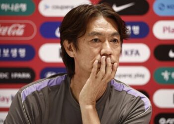 Hong Myung-bo renuncia