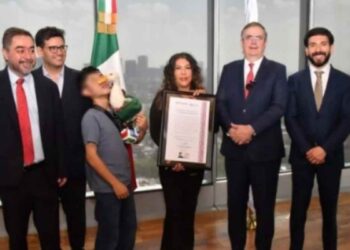 IMPI confirma que el Pato Merlín es marca registrada y entrega constancia oficial a su dueña