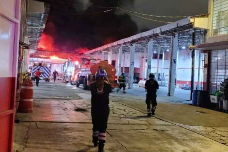 Incendio Mercado de Jamaica (1)