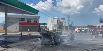 Incendio tractocamión en Apodaca