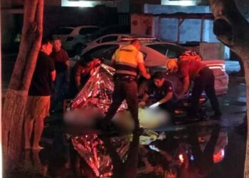 Joven motociclista es hospitalizado tras sufrir presunta hipotermia en Escobedo, NL