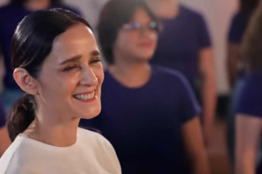 Julio Camejo cuestiona versión 'La niña futbolista' de Julieta Venegas