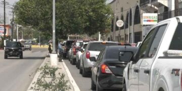 Largas filas retrasan cruces de Matamoros, Tamaulipas a Brownsville, Texas