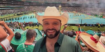 Leonardo Aguilar causa debate tras asistir al México vs Sudáfrica