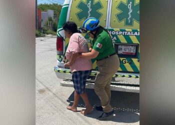 Matamoros Auxilian a mujer