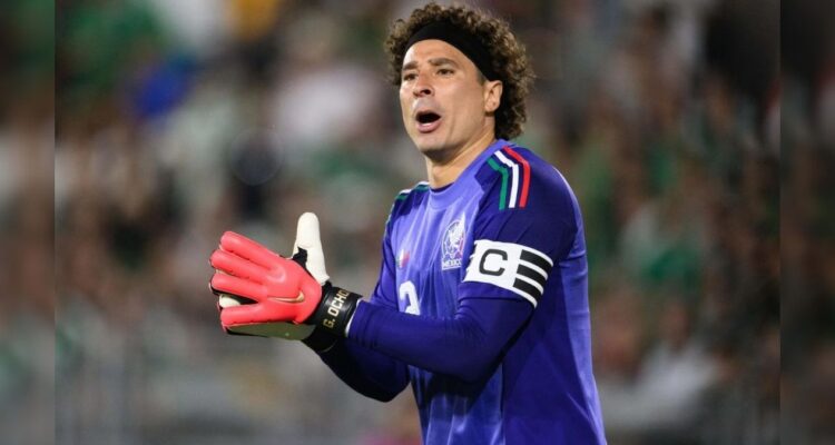Memo Ochoa titular ante Sudáfrica