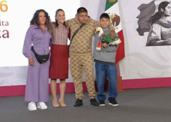 Merlín, el pato viral, sorprende en su visita a 'La Mañanera' de Claudia Sheinbaum; así fue el momento