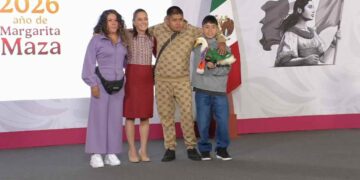 Merlín, el pato viral, sorprende en su visita a 'La Mañanera' de Claudia Sheinbaum; así fue el momento
