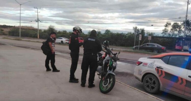 Motociclista embestido en Pesquería