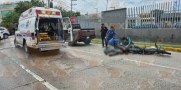 Motociclista queda lesionado al colisionar con una camioneta en Tampico, Tamaulipas