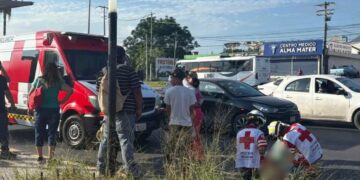 Mujer termina hospitalizada al ser atropellada en avenida Eloy Cavazos en Guadalupe, NL