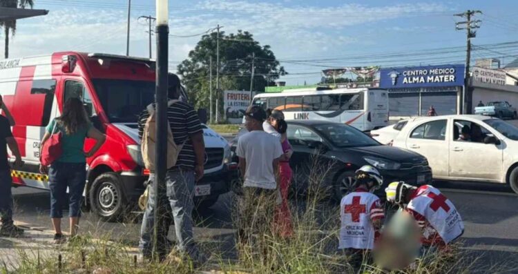 Mujer termina hospitalizada al ser atropellada en avenida Eloy Cavazos en Guadalupe, NL