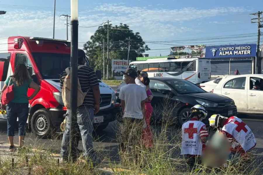Mujer termina hospitalizada al ser atropellada en avenida Eloy Cavazos en Guadalupe, NL