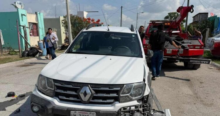 Mujer vuelca camioneta tras presunto cansancio en Matamoros, Tamaulipas