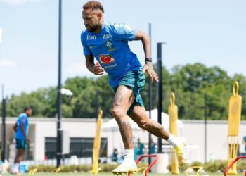 Neymar ante Escocia