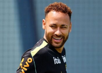 Neymar entrena Brasil
