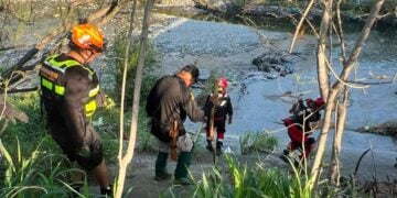 Reanudan búsqueda de menor desaparecido en canal de Monterrey, Nuevo León