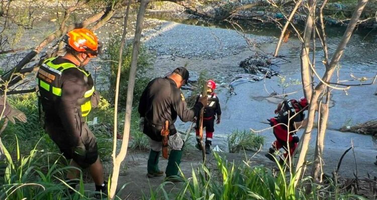 Reanudan búsqueda de menor desaparecido en canal de Monterrey, Nuevo León