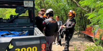 Rescatan a mujer en el Cerro de la Silla