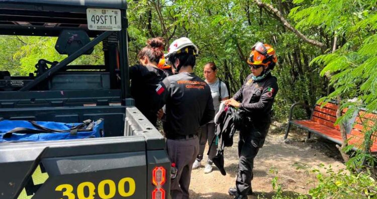 Rescatan a mujer en el Cerro de la Silla